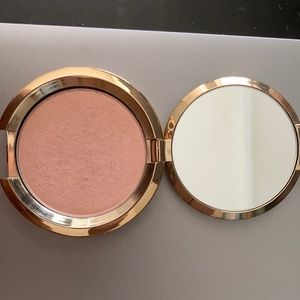 Becca highlighter: rose quartz